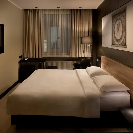 파크 인 바이 라디슨 센트럴 호텔 4*